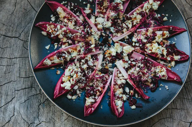 Endive leaves with blue cheese, cranberries and almonds